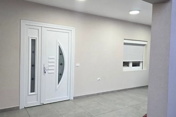 Shtepi me qera Shtepi Private ne Tirane, 1+1, Mobilimi E mobiluar, Pagesa 45,000  Leke.