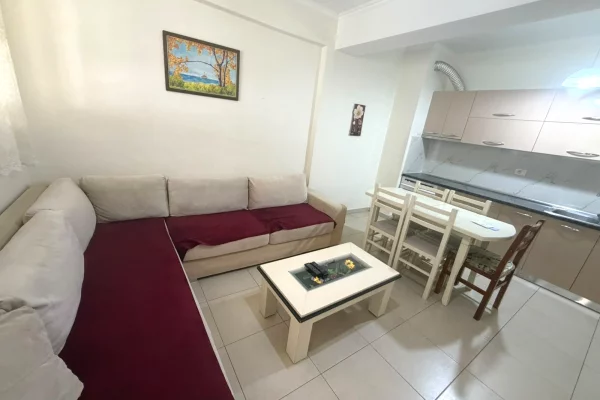 Shtepi me qera 1+1 ne Tirane - 42,000 Leke