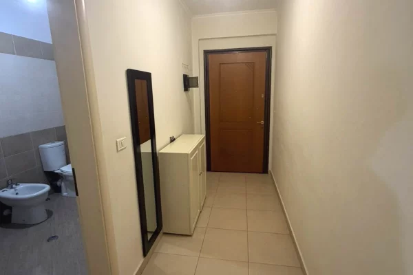 Shtepi me qera Apartament ne Tirane, 1+1, Mobilimi E mobiluar, Pagesa 42,000  Leke.