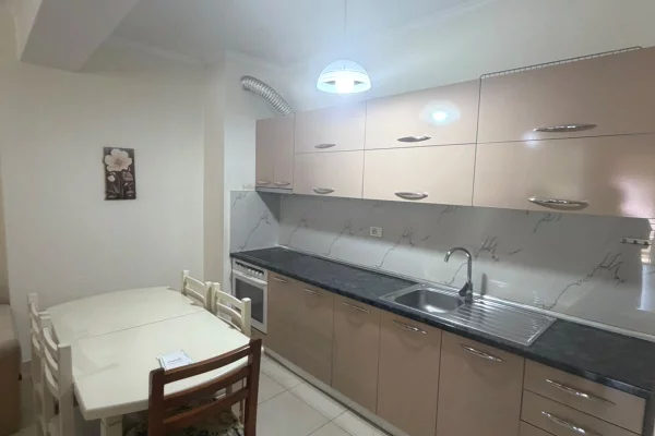 Shtepi me qera Apartament ne Tirane, 1+1, Mobilimi E mobiluar, Pagesa 42,000  Leke.