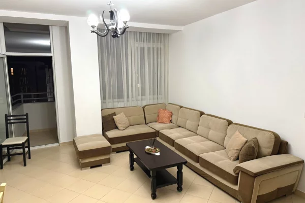 Shtepi me qera 2+1 ne Tirane - 60,000 Leke