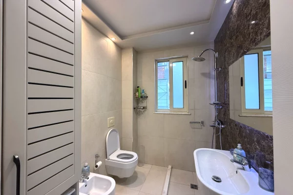 Shtepi me qera Apartament ne Tirane, 2+1, Mobilimi E mobiluar, Pagesa 750  Euro.