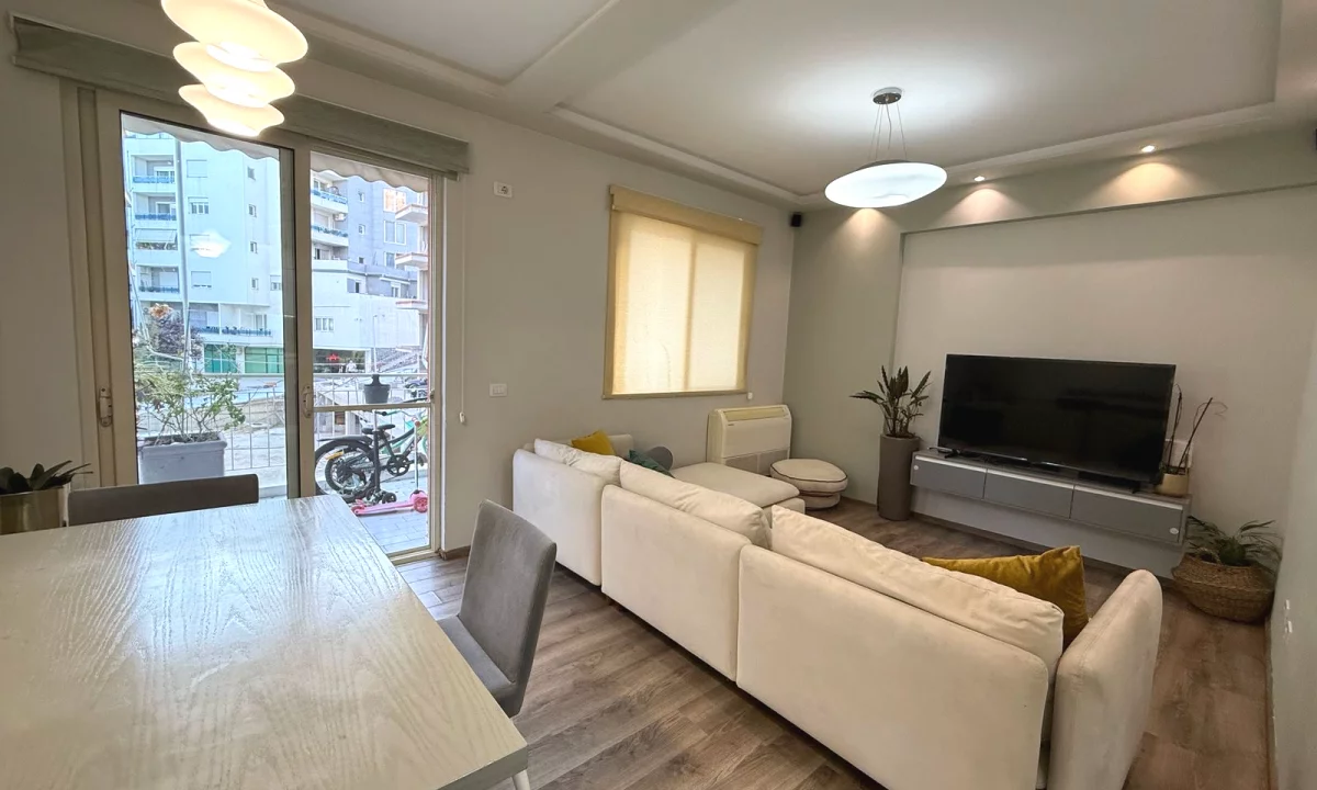 Shtepi me qera Apartament ne Tirane, 2+1, Mobilimi E mobiluar, Pagesa 750  Euro.