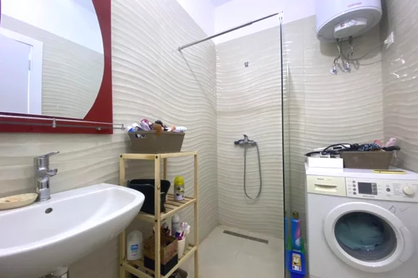 Shtepi me qera Apartament ne Tirane, 1+1, Mobilimi E mobiluar, Pagesa 60,000  Leke.