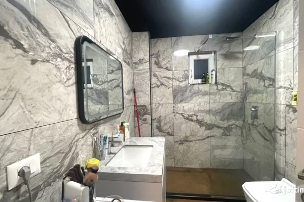 Shtepi me qera Apartament ne Tirane, 1+1, Mobilimi E mobiluar, Pagesa 75,000  Leke.