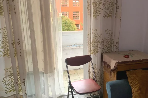 Shtepi me qera Apartament ne Tirane, 2+1, Mobilimi E mobiluar, Pagesa 43,000  Leke.