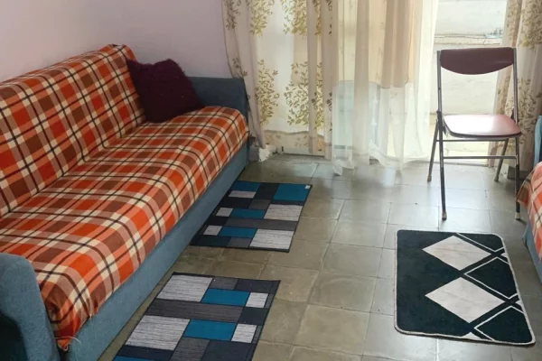 Shtepi me qera Apartament ne Tirane, 2+1, Mobilimi E mobiluar, Pagesa 43,000  Leke.
