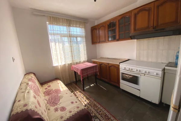 Shtepi me qera 2+1 ne Tirane - 43,000 Leke
