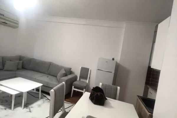 Shtepi me qera Apartament ne Tirane, 2+1, Mobilimi E mobiluar, Pagesa 60,000  Leke.