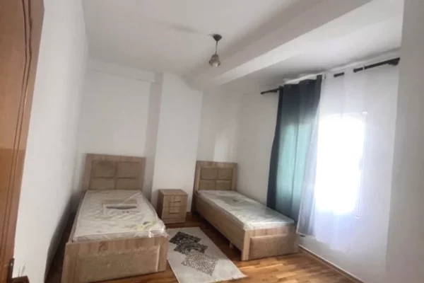 Shtepi me qera Apartament ne Tirane, 2+1, Mobilimi E mobiluar, Pagesa 60,000  Leke.