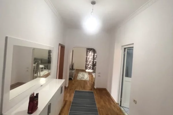 Shtepi me qera Apartament ne Tirane, 2+1, Mobilimi E mobiluar, Pagesa 60,000  Leke.
