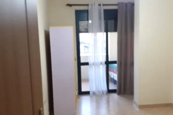 Shtepi me qera Apartament ne Tirane, 2+1, Mobilimi E mobiluar, Pagesa 50,000  Leke.