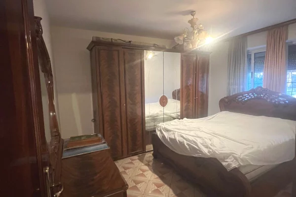 Casa in vendita Appartamento a Tirana, 1+1, Ambiente SemiArredato, Pagamento 110,000  Euro.