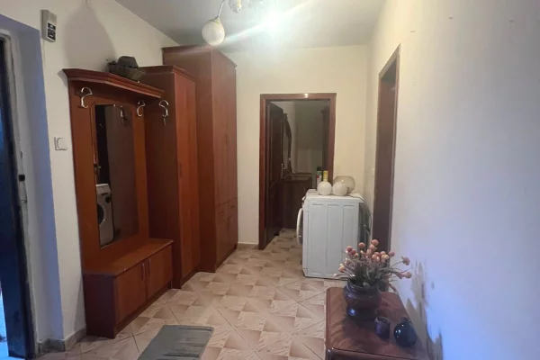 Casa in vendita Appartamento a Tirana, 1+1, Ambiente SemiArredato, Pagamento 110,000  Euro.