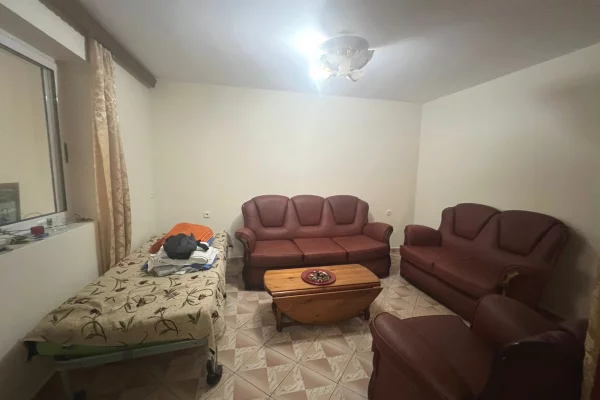 Casa in vendita Appartamento a Tirana, 1+1, Ambiente SemiArredato, Pagamento 110,000  Euro.
