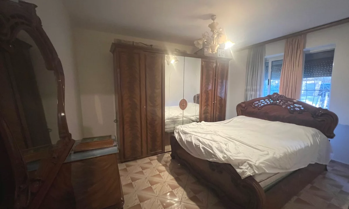 Casa in vendita Appartamento a Tirana, 1+1, Ambiente SemiArredato, Pagamento 110,000  Euro.