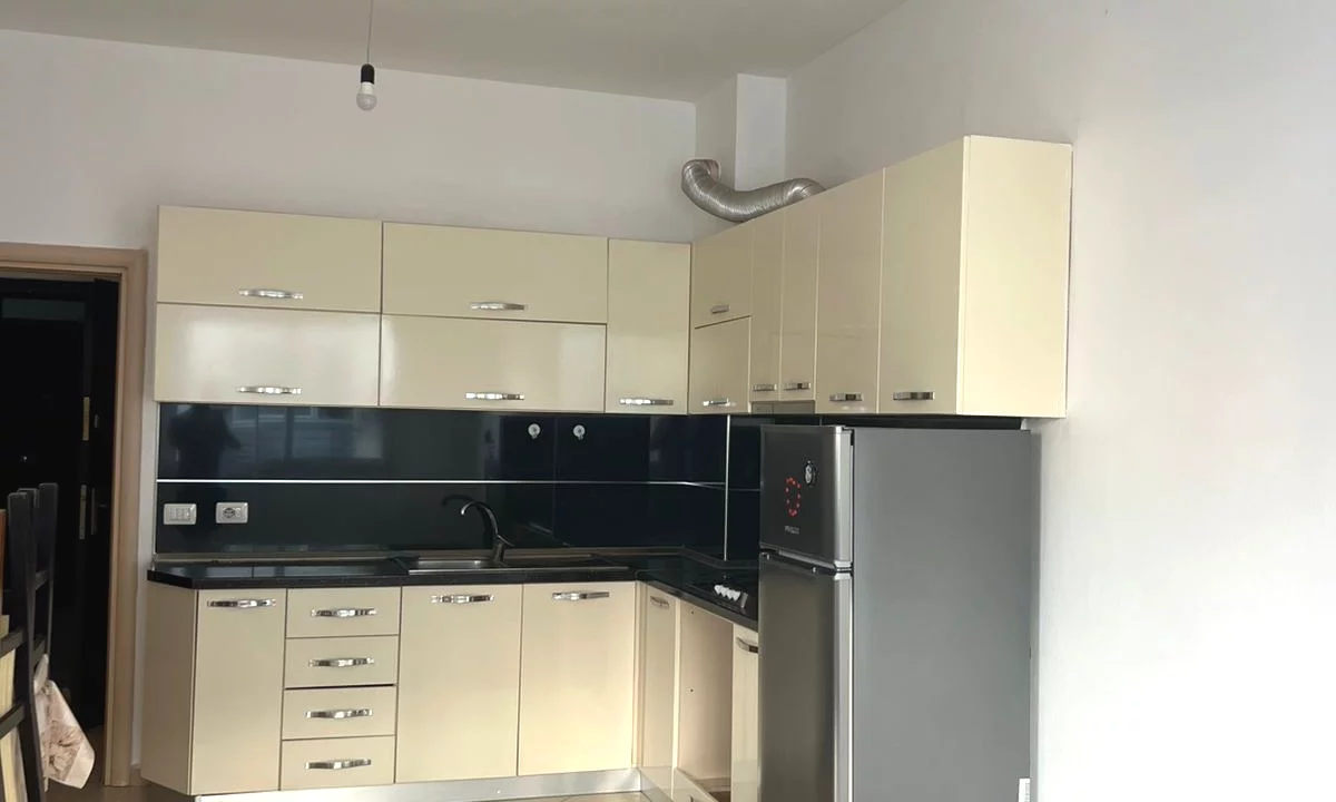 House for Rent Apartment in Tirana, 1+1, Furniture Emty, Payment 40,000  Leke.