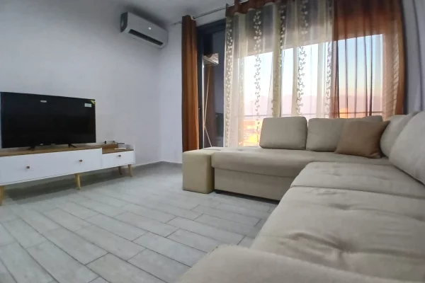 Shtepi me qera Apartament ne Tirane, 1+1, Mobilimi E mobiluar, Pagesa 60,000  Leke.