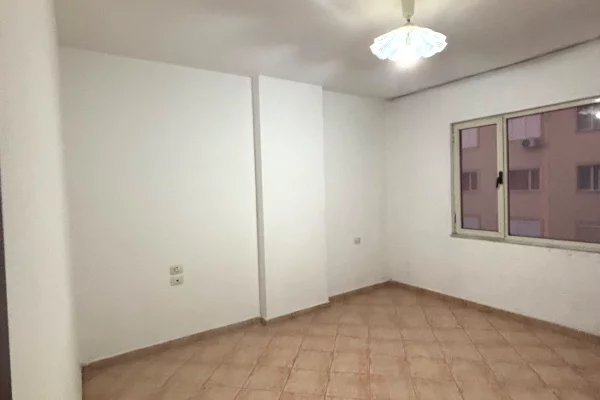 House for Rent Apartment in Tirana, 1+1, Furniture Emty, Payment 35,000  Leke.