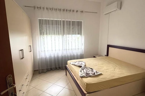 Shtepi me qera Shtepi Private ne Tirane, 2+1, Mobilimi E mobiluar, Pagesa 50,000  Leke.