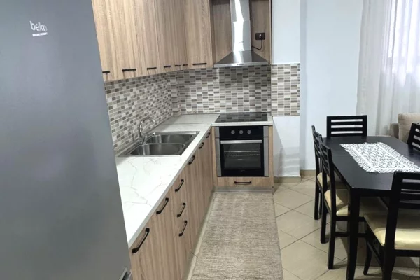 Shtepi me qera Shtepi Private ne Tirane, 2+1, Mobilimi E mobiluar, Pagesa 50,000  Leke.