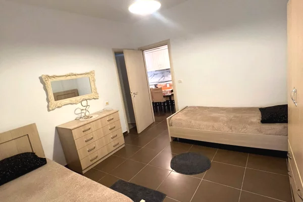 Shtepi me qera Apartament ne Tirane, 2+1, Mobilimi E mobiluar, Pagesa 65,000  Leke.