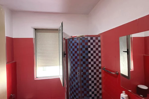 Shtepi me qera Apartament ne Tirane, 2+1, Mobilimi E mobiluar, Pagesa 65,000  Leke.