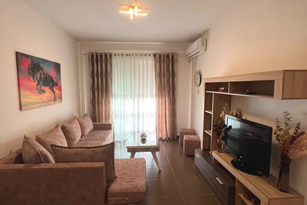 Shtepi me qera 2+1 ne Tirane - 65,000 Leke