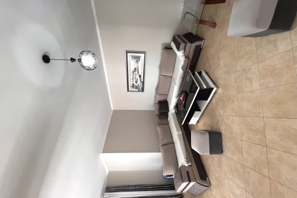 Shtepi me qera 2+1 ne Tirane - 50,000 Leke