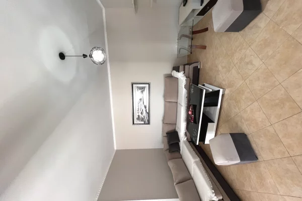 Shtepi me qera Apartament ne Tirane, 2+1, Mobilimi E mobiluar, Pagesa 50,000  Leke.