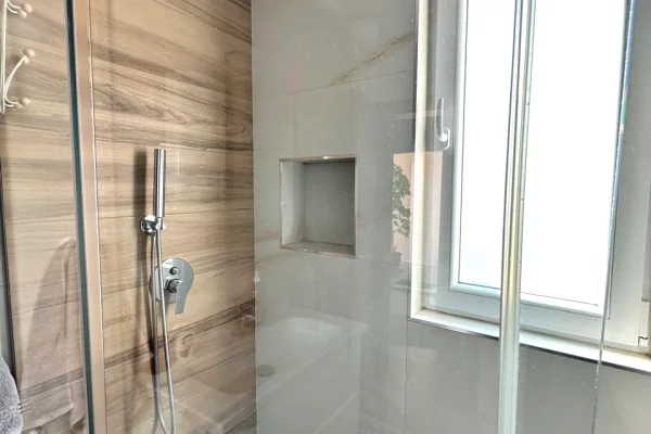 Shtepi me qera Apartament ne Tirane, 2+1, Mobilimi E mobiluar, Pagesa 650  Euro.