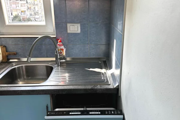 Shtepi me qera Apartament ne Tirane, 2+1, Mobilimi E mobiluar, Pagesa 650  Euro.