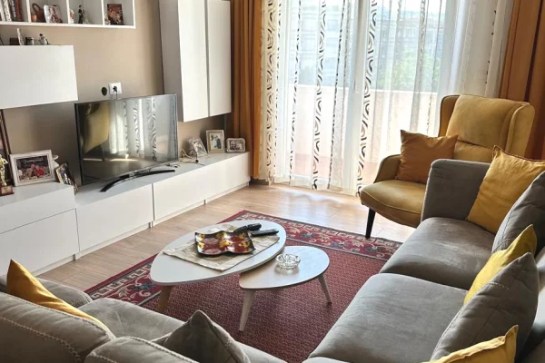 Shtepi me qera Apartament ne Tirane, 2+1, Mobilimi E mobiluar, Pagesa 650  Euro.