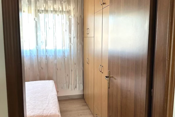 Shtepi me qera Apartament ne Tirane, 2+1, Mobilimi E mobiluar, Pagesa 650  Euro.