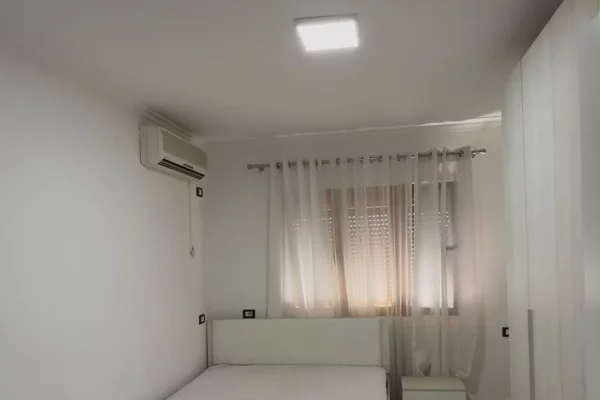 Shtepi me qera Apartament ne Tirane, 2+1, Mobilimi E mobiluar, Pagesa 600  Euro.