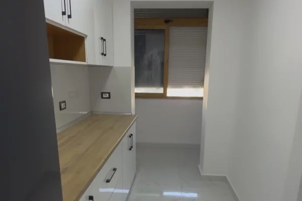 Shtepi me qera Apartament ne Tirane, 2+1, Mobilimi E mobiluar, Pagesa 600  Euro.