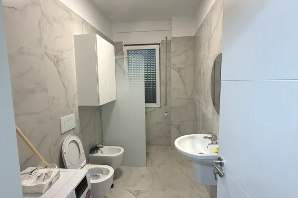 Shtepi me qera Apartament ne Tirane, 2+1, Mobilimi E mobiluar, Pagesa 50,000  Leke.