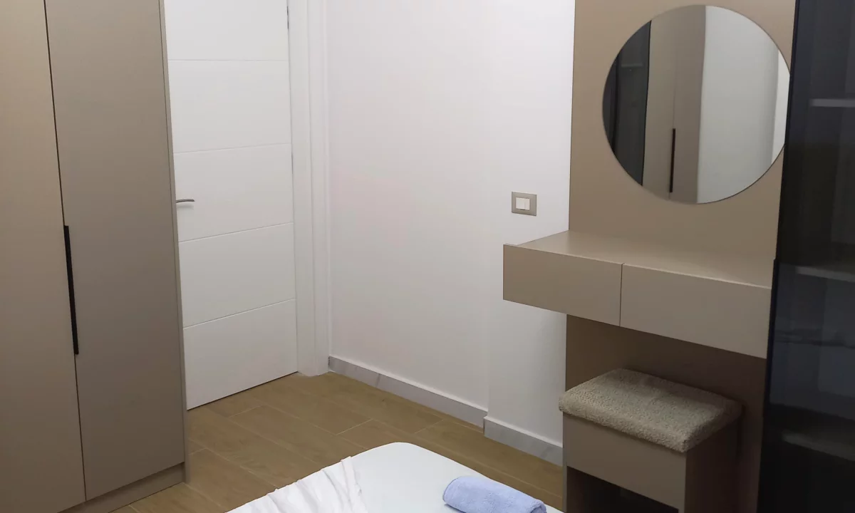 Shtepi me qera Apartament ne Tirane, 2+1, Mobilimi E mobiluar, Pagesa 55,000  Leke.