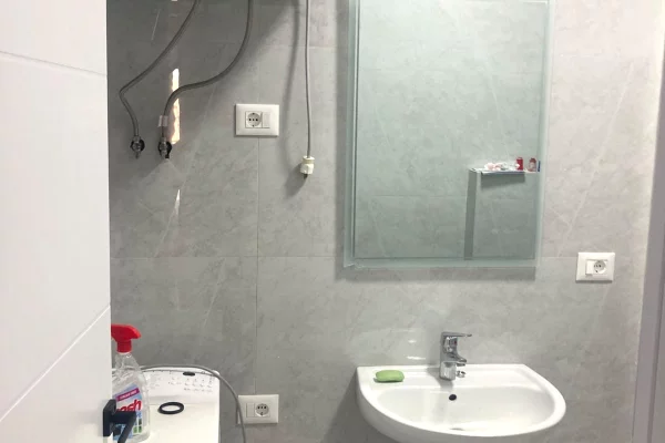 Shtepi me qera Apartament ne Tirane, 2+1, Mobilimi E mobiluar, Pagesa 70,000  Leke.