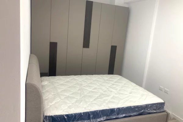 Shtepi me qera Apartament ne Tirane, 2+1, Mobilimi E mobiluar, Pagesa 70,000  Leke.