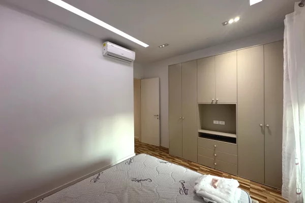 Shtepi me qera Apartament ne Tirane, 1+1, Mobilimi E mobiluar, Pagesa 90,000  Leke.