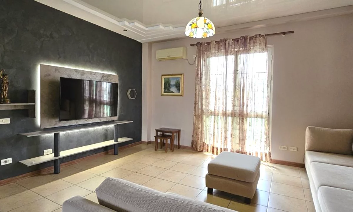 Shtepi me qera Apartament ne Tirane, 2+1, Mobilimi E mobiluar, Pagesa 800  Euro.