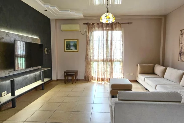 Shtepi me qera Apartament ne Tirane, 2+1, Mobilimi E mobiluar, Pagesa 800  Euro.