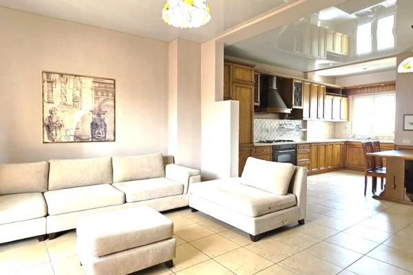 Shtepi me qera Apartament ne Tirane, 2+1, Mobilimi E mobiluar, Pagesa 800  Euro.