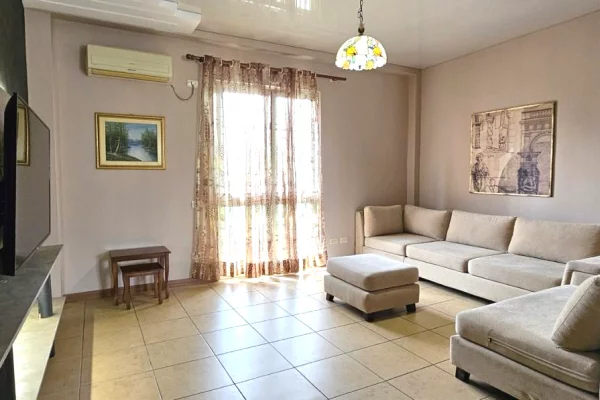 Shtepi me qera Apartament ne Tirane, 2+1, Mobilimi E mobiluar, Pagesa 800  Euro.