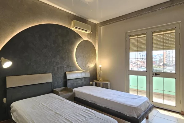 Shtepi me qera Apartament ne Tirane, 2+1, Mobilimi E mobiluar, Pagesa 800  Euro.