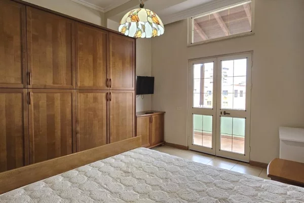 Shtepi me qera Apartament ne Tirane, 2+1, Mobilimi E mobiluar, Pagesa 800  Euro.