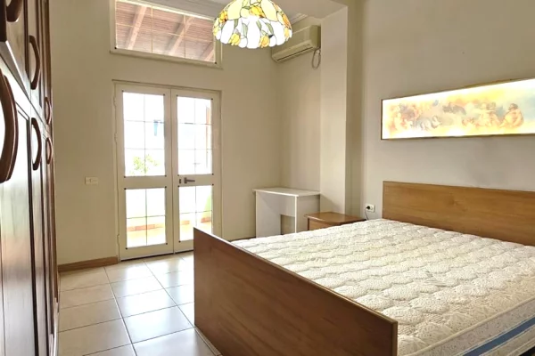 Shtepi me qera Apartament ne Tirane, 2+1, Mobilimi E mobiluar, Pagesa 800  Euro.