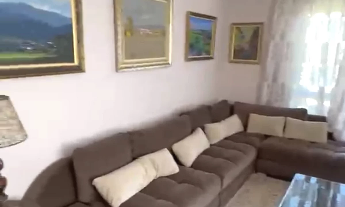 Shtepi me qera Apartament ne Tirane, 2+1, Mobilimi E mobiluar, Pagesa 850  Euro.