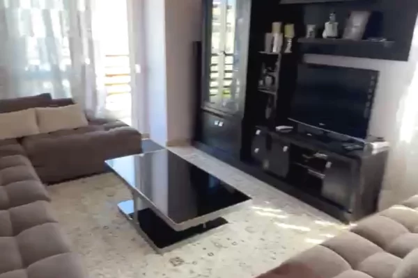 Shtepi me qera Apartament ne Tirane, 2+1, Mobilimi E mobiluar, Pagesa 850  Euro.